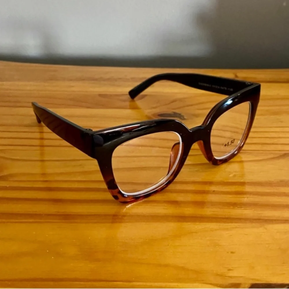 Vince Camuto Brown Tortoiseshell Cat-Eye Readers +1.50. New